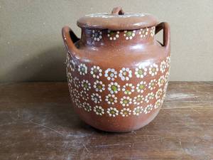 lot 48 image: Handmade Clay Container