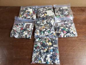 lot 49 image: 6 Pounds of Old Buttons