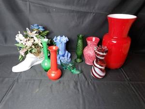 lot 69 image: Miscellaneous Flower Vases