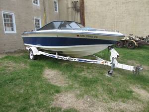 lot 1 image: 1985 Chaparral 198 XL 19 8 boat. ...