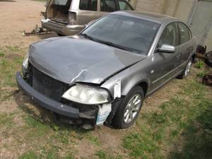 lot 10 image: 2004 Volkswagon Passat starts and runs. ...