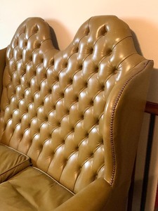 Antique High-Back Leather Seetee