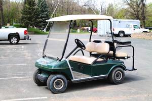 lot 3 image: Club Car Electric Golf Cart