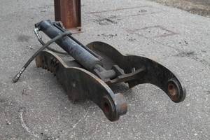 lot 13 image: TAG Hydraulic Excavator Thump