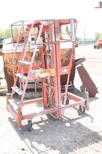 lot 15 image: Hi Jack Telescopic Work Platform