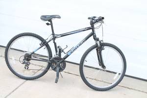 lot 16 image: Raleigh Bicycle 26 Inch
