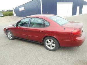 lot 3 image: 2001 Ford Taurus SE
