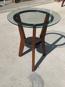 Contemporary Living Room Table with 22 Glass Table