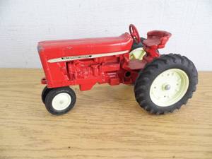 lot 23 image: International Tractor