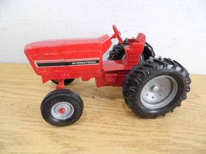 lot 24 image: International Tractor