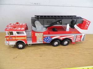 lot 25 image: Fire Truck
