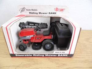 lot 40 image: Riding Mower Bank