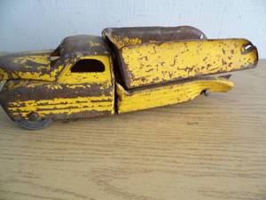 lot 53 image: Vintage Dump Truck
