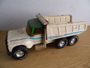 lot 54 image: Nylint Dump Truck