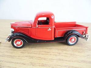 lot 104 image: Ford Pickup