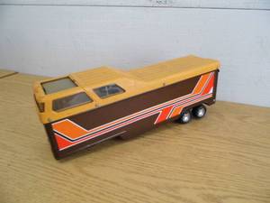 lot 108 image: Ertl Horse Trailer