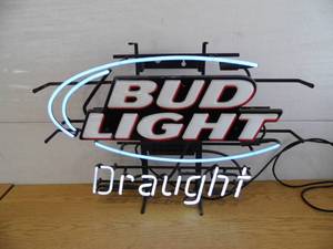 lot 114 image: Bud Light Neon Sign