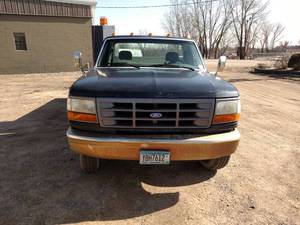 lot 4 image: 1995 Ford F350 Utility Truck