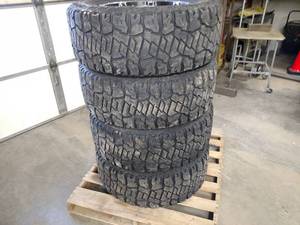 lot 11 image: (4) Helo 20 Aluminum Rims with Dic...