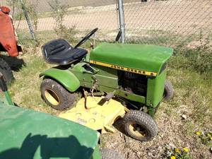 lot 15 image: John Deere 70 Lawn Tractor