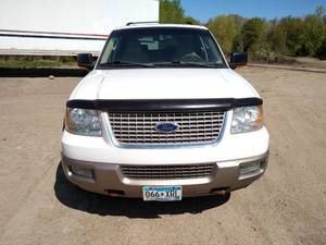 lot 3 image: 2004 Ford Expedition