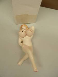 lot 12 image: VINTAGE LADY SALT & PEPPER SHAKERS - NICE,IN BOX - SEE PICTURES