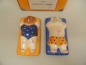 lot 14 image: VINTAGE CLAY ART SUNBATHING TOURIST SALT & PEPPER SHAKERS - NEW IN BOX - SEE PICTURES