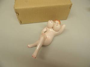 lot 15 image: VINTAGE LADY SALT & PEPPER SHAKERS - NICE,IN BOX - SEE PICTURES
