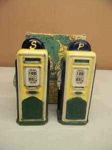 lot 16 image: VINTAGE OCI GAS PUMP SALT & PEPPER SHAKERS - NEW IN BOX - AWESOME SET - SEE PICTURES