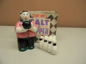 lot 23 image: VINTAGE BOWLER & PINS SALT & PEPPER SHAKER - NEW IN BOX - GREAT MAN CAVE SET - SEE PICTURES
