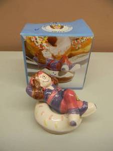 lot 25 image: VINTAGE CATHY KITCHEN COLLECTION HAND PAINTED SALT & PEPPER SHAKER - NEW IN BOX - SEE PICTURES