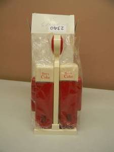 lot 28 image: VINTAGE COCA-COLA POP MACHINES SALT & PEPPER SHAKERS - NEW IN BOX - SEE PICTURES