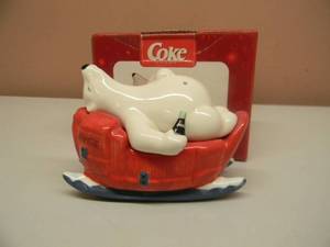 lot 32 image: VINTAGE COCA-COLA ARCTIC BEARS HAND PAINTED SALT & PEPPER SHAKERS - NEW IN BOX - SEE PICTURES