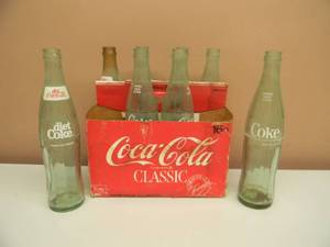 lot 40 image: VINTAGE 8 PACK 16 OZ. DIET COKECOKE MIX BOTTLES WITH CARRIER CASE - VERY COOL - GOOD CONDITION FOR AGE - RARE FIND - SEE PICTURES