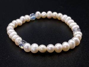 Beautiful 6 - 6.5mm Pearl and Crystal Bead Stretch Bracelet
