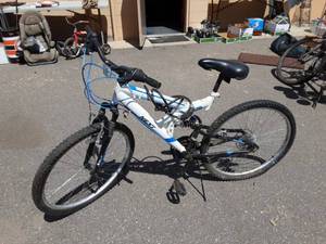 lot 8 image: Next Xelite 18 Speeds 26 Inch Bike (No Rear Brakes)