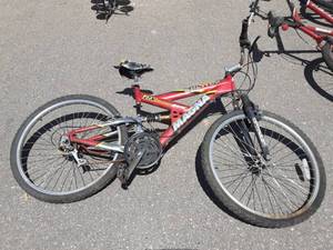 lot 10 image: Next Xcitor 21 Speed Bike
