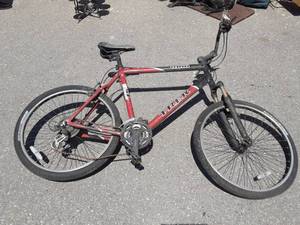 lot 11 image: Trek 4100 (No Front Brakes)