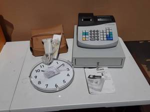 lot 12 image: Royal 425 CX Cash Management System, Clock, Scanner