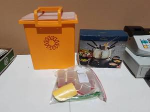 lot 13 image: Tupperware & Fondue Set
