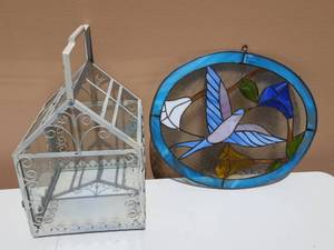 lot 16 image: Stained Glass Decorative Bird House