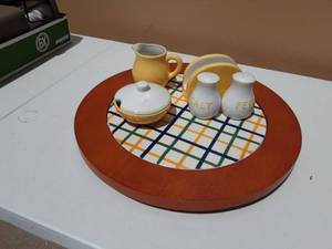 lot 22 image: NEW-Lazy Susan And Accessories Set