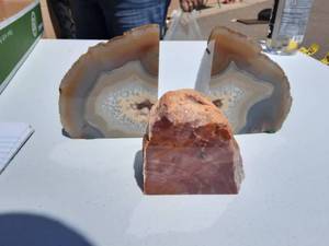 lot 28 image: Agate Book Ends