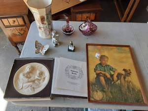 lot 40 image: Vintage Collectibles ,& Glass