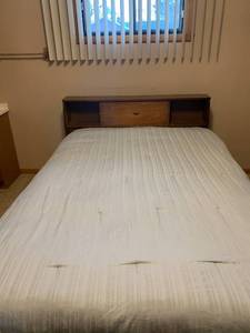 lot 13 image: Full Size Bed with Headboard & Footboard