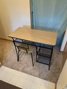 lot 11 image: Desk & Chair