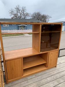 lot 10 image: Entertainment Center