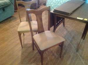 lot 9 image: Drop Top Table & Chairs