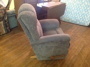 lot 27 image: LaZBoy Recliner