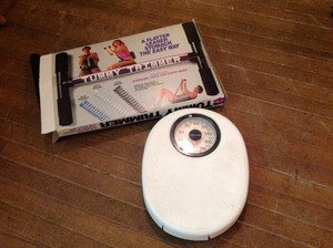 lot 33 image: Scale & Tummy Trimmer